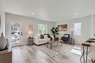 3711 S Sherman St in Englewood, CO - Foto de edificio - Building Photo