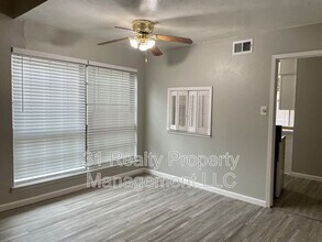 13722 Flagstone Ln in Dallas, TX - Foto de edificio - Building Photo