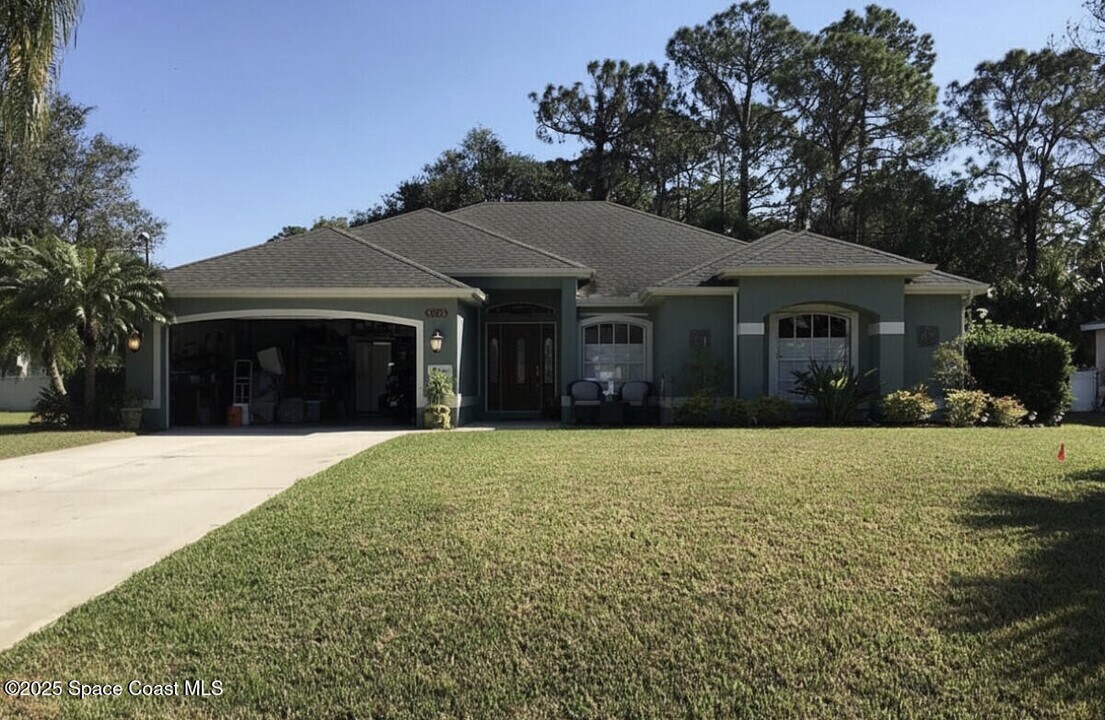 2702 Hester Ave SE in Palm Bay, FL - Building Photo