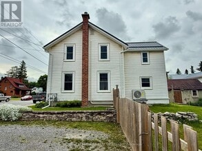 44 Metcalf St in Tweed, ON - Building Photo - Building Photo