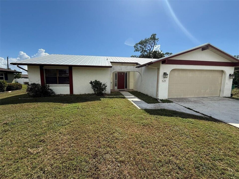 521 Meridan Ave NW in Port Charlotte, FL - Building Photo