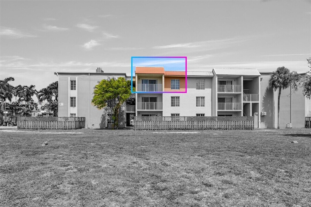 4920 NW 79th Ave in Doral, FL - Building Photo