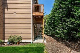 21900 SE 242nd St, Unit G3 in Maple Valley, WA - Foto de edificio - Building Photo