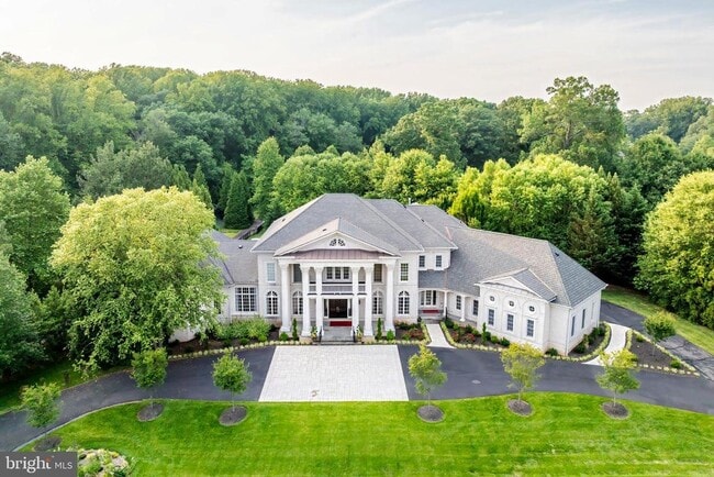 860 Nicholas Run Dr in Great Falls, VA - Building Photo - Building Photo