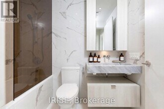 11 Yorkville Ave in Toronto, ON - Building Photo - Building Photo