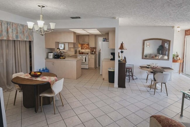 218 Olive Ave in Port St. Lucie, FL - Building Photo - Building Photo