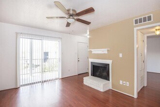 18511 Egret Bay Blvd in Houston, TX - Building Photo - Building Photo