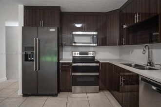 15650 NW 39th Ct in Opa Locka, FL - Building Photo - Building Photo