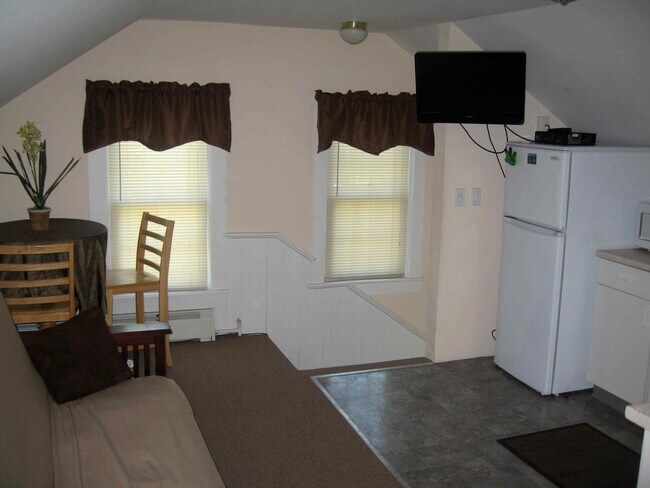 30 Young St, Unit Apt #3