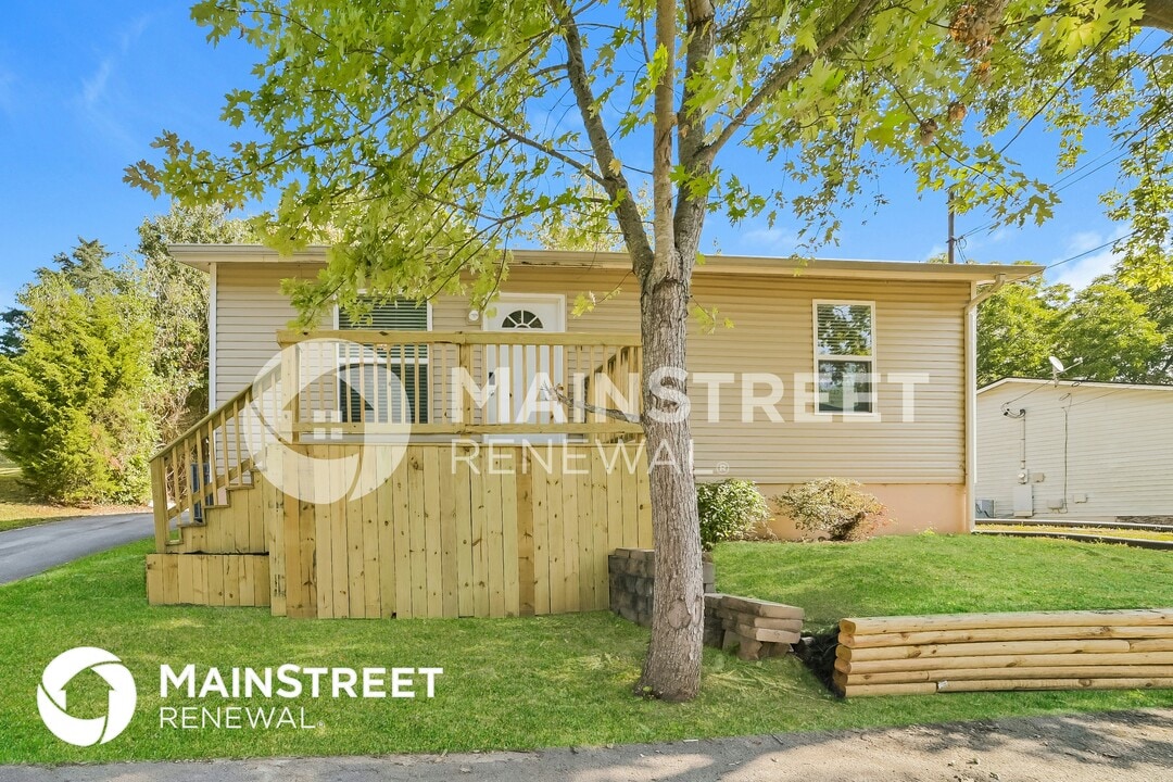 2305 Ridgecrest Dr in Knoxville, TN - Building Photo