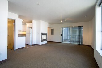 2544 NW Vaughn St-Unit -2544A in Portland, OR - Building Photo - Building Photo