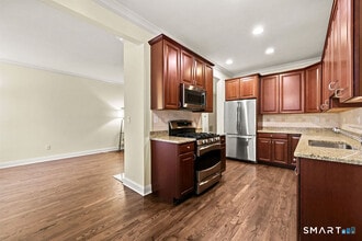 41 Park Pl Cir in West Hartford, CT - Building Photo - Building Photo