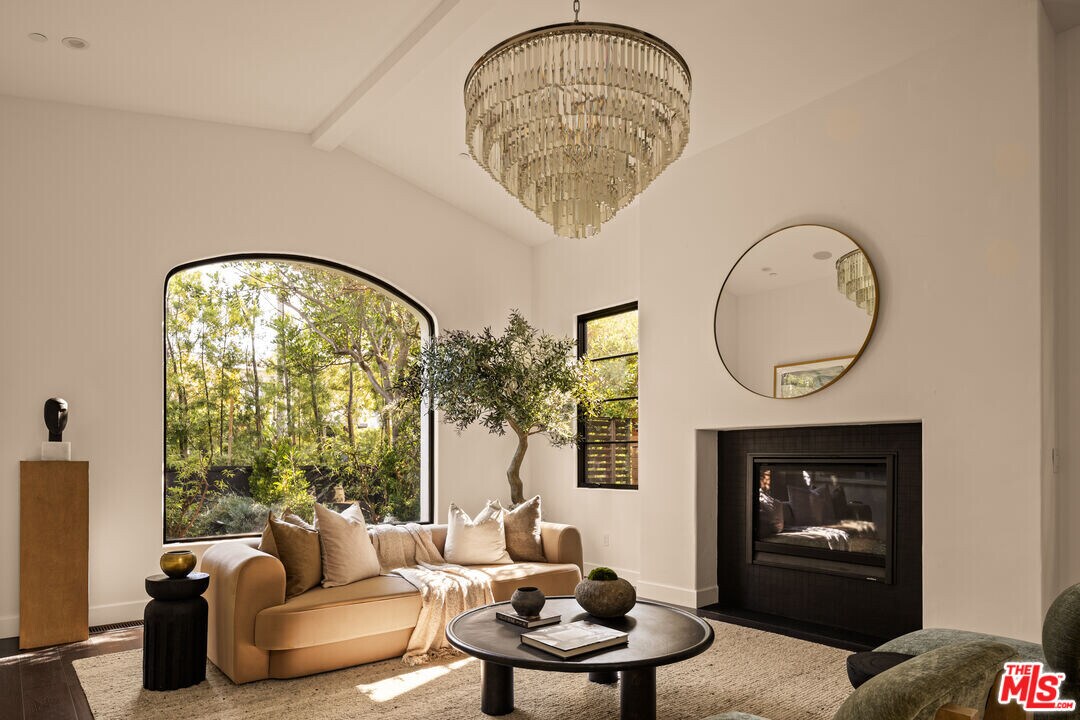 6607 Maryland Dr in Los Angeles, CA - Building Photo