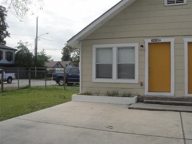 4201 Chapman St-Unit -A in Houston, TX - Building Photo - Building Photo