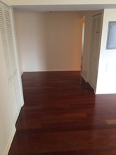 7642 S Exchange Ave-Unit -5 - 2C in Chicago, IL - Building Photo - Building Photo