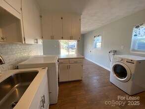 1109 Sunset St in Newton, NC - Building Photo - Building Photo