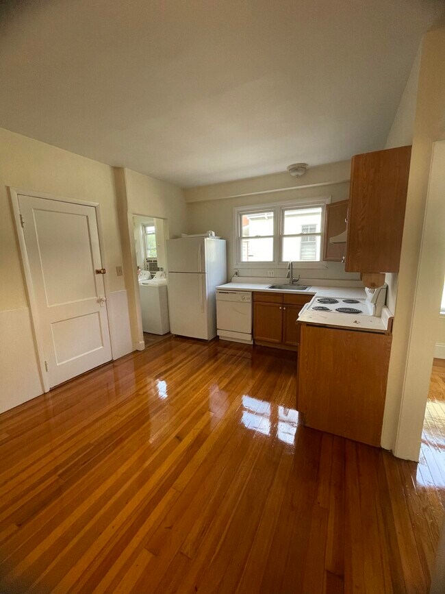 17 Egerton Rd, Unit 1 in Arlington, MA - Foto de edificio - Building Photo