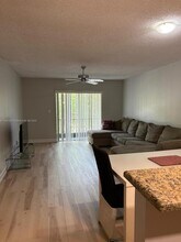 4113 NW 88th Ave in Coral Springs, FL - Foto de edificio - Building Photo