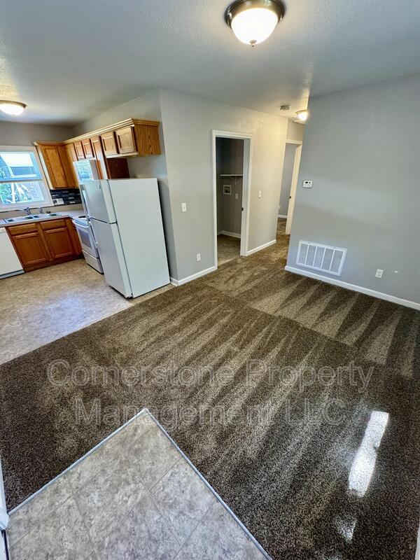 8205 Center Dr in De Soto, KS - Building Photo - Building Photo