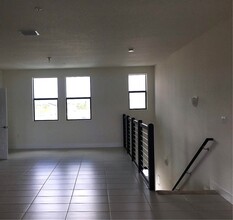10461 NW 82nd St, Unit 06 in Doral, FL - Building Photo - Building Photo