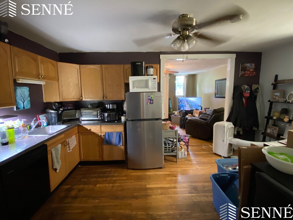 1218 Cambridge St, Unit 1 in Cambridge, MA - Building Photo