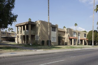 7126 N 19th Ave in Phoenix, AZ - Building Photo - Building Photo