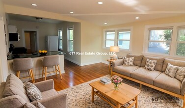 2572 Massachusetts Ave, Unit 2 in Cambridge, MA - Building Photo - Building Photo