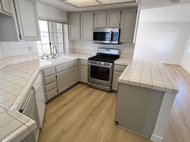 2209 Clark Ln in Redondo Beach, CA - Building Photo - Building Photo