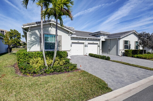 7017 Peters Ln in Delray Beach, FL - Foto de edificio - Building Photo