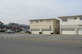 90 Arroyo Dr in South San Francisco, CA - Building Photo - Building Photo