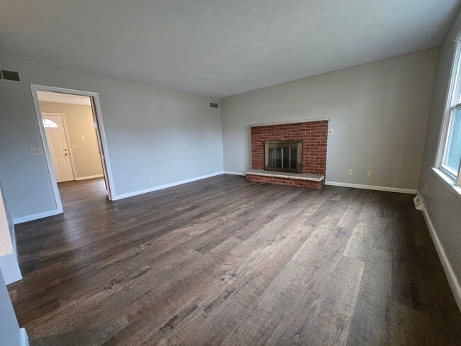 306 Robinhood Ln in Bloomington, IL - Building Photo - Building Photo