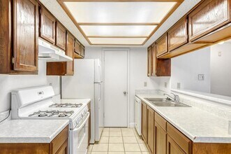 7806 Chimayo Cove, Unit B in Austin, TX - Foto de edificio - Building Photo