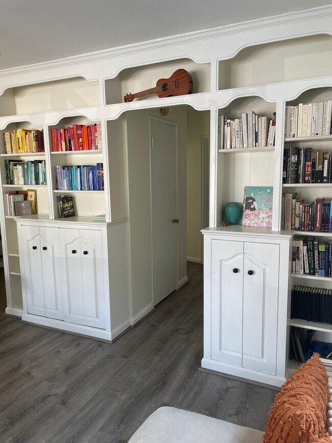 7036 Strathmore St, Unit 111 in Bethesda, MD - Building Photo - Building Photo