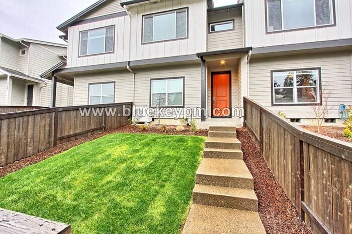 18210 NE 47th Ave in Vancouver, WA - Foto de edificio