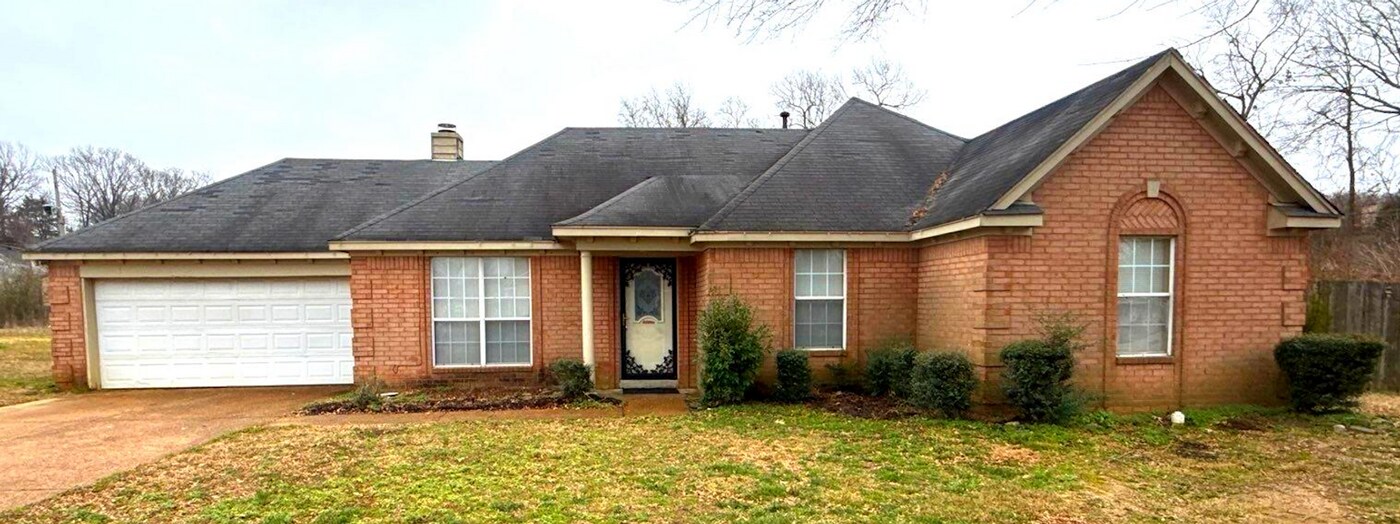4294 Bishop Hills Dr in Memphis, TN - Building Photo
