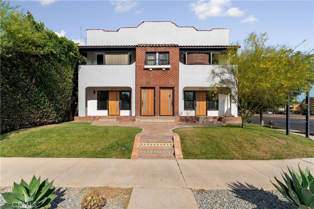 1236 Cloverdale Ave in Los Angeles, CA - Building Photo