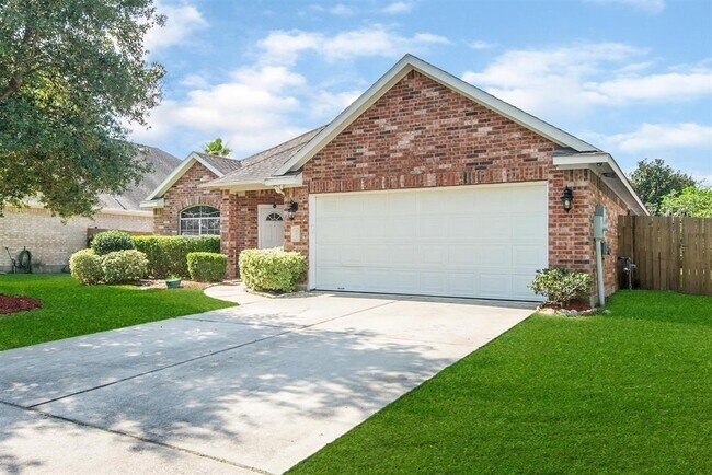 405 Magnolia Estates Dr in League City, TX - Building Photo - Building Photo