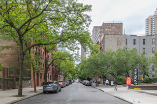 213 E 88th St in New York, NY - Foto de edificio - Building Photo