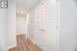 3006 William Cutmore Blvd in Oakville, ON - Building Photo - Building Photo