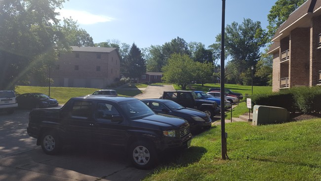 Wooddale Apartments in Fort Mitchell, KY - Foto de edificio - Building Photo