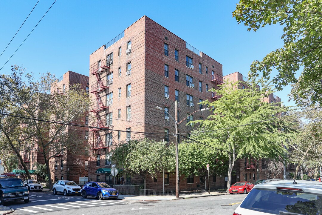 61 Oliver St in Brooklyn, NY - Building Photo