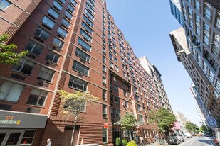 120 W 21st St in New York, NY - Building Photo