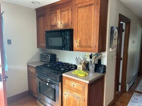 33 Woodland St in Newburyport, MA - Building Photo - Building Photo