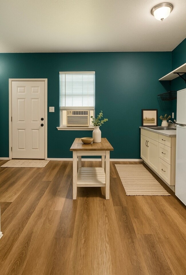 property at 502 W Lang St