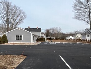 138 E Main St in Clinton, CT - Building Photo - Building Photo