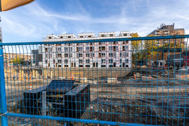 Osha Condo in Montréal, QC - Building Photo - Building Photo