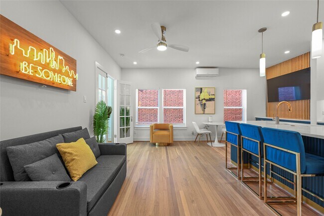 property at 808 Sul Ross St