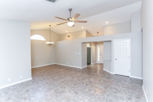 4401 La Reina Cir in Las Vegas, NV - Building Photo - Building Photo