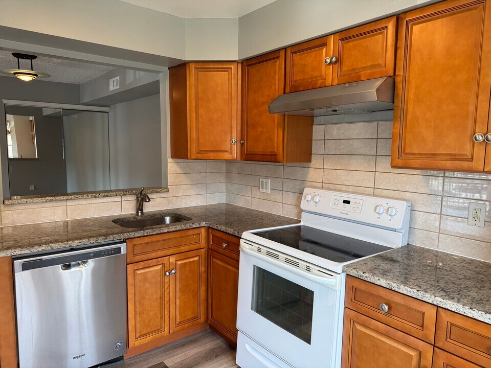 1008 Barry Ct, Unit 1008 Barry Court in Southampton, PA - Building Photo