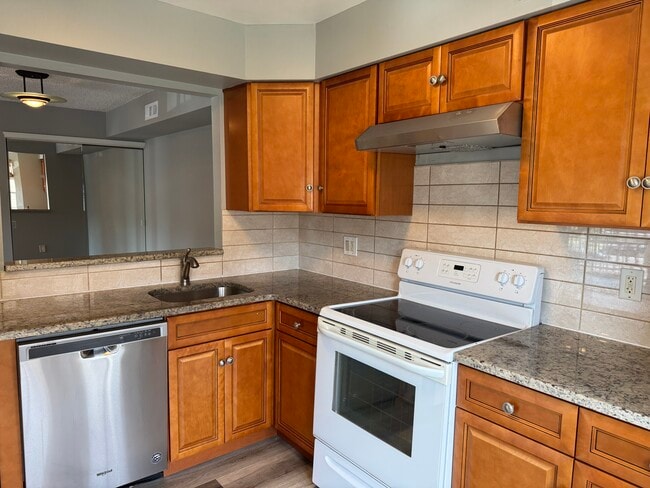 property at 1008 Barry Ct